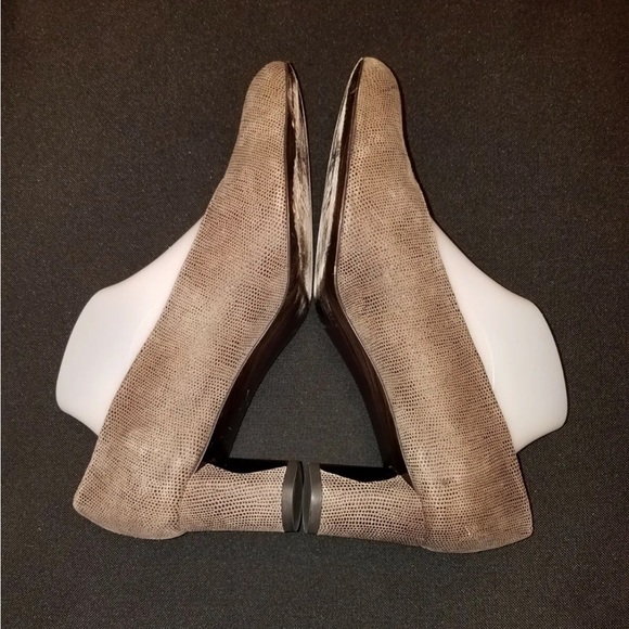 “DONATED” Stuart Weitzman, Brown Suede Reptile Embossed Slip-on Pumps, Sz 10M - Picture 8 of 13